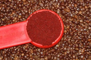 A red measuring spoon with Robin Red above hempseed.