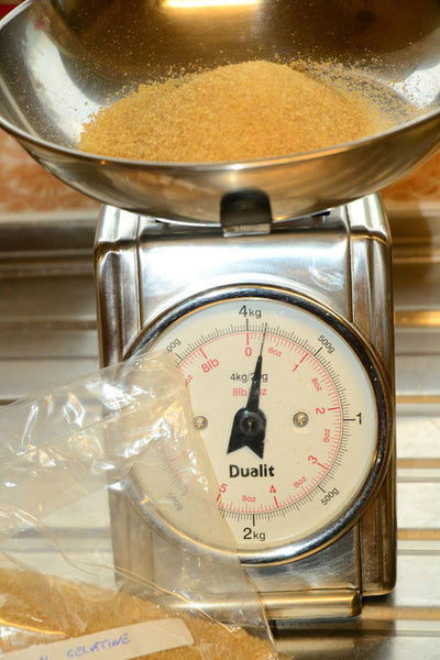 Weigh-out-100g-of-gelatine