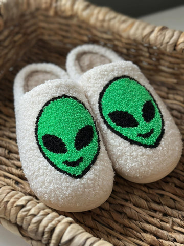 alien slippers, alien face slippers, manifesting daydreams, sherpa slippers, happy face slippers, cute slippers, cozy slippers, slippers cute, best gift, slippers gift, giftable slippers, women's fashion slippers, happy feet, manifesting daydreams slippers, affordable apparel, daydreamer clothing, manifesting clothing, nice gift, nice slippers