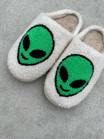 alien slippers, alien face slippers, manifesting daydreams, sherpa slippers, happy face slippers, cute slippers, cozy slippers, slippers cute, best gift, slippers gift, giftable slippers, women's fashion slippers, happy feet, manifesting daydreams slippers, affordable apparel, daydreamer clothing, manifesting clothing, nice gift, nice slippers
