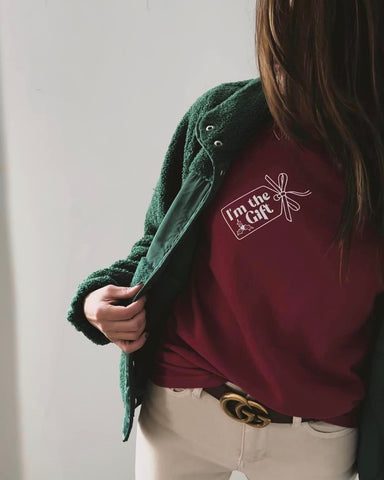 I'm The Gift T-Shirt - Oversized Christmas Tee styled with flair pants, green sherpa fleece jacket and a designer belt - Neutral, minimalistic holiday fashion, Pinterest aesthetic fashion