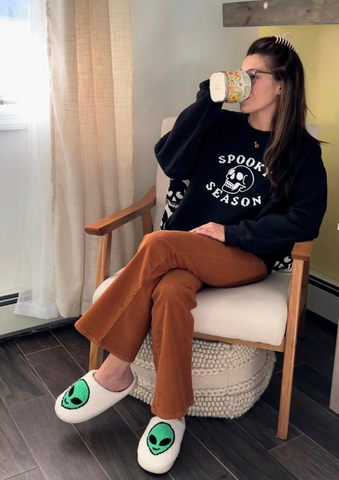 Spooky Season Sweatshirt, black oversized sweatshirt, pinterest fall outfit, pinterest girl, easy fall fashion, halloween sweatshirt, black halloween sweatshirt