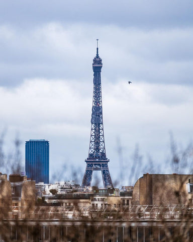 Tour Eiffel vue depuis le Spot gratuit du parvis de la Défense