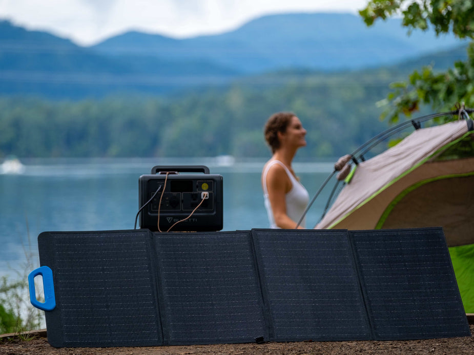 Tragbares Kraftwerk mit Solarpanel für das Leben im Freien