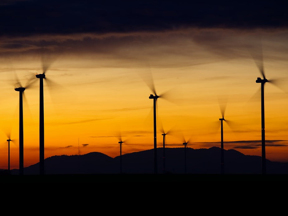 Windräder Silhouetten Sonnenuntergang