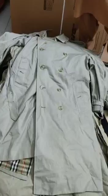 Burberry trench coat - 20 pieces