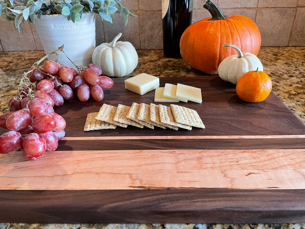 Thick Tiger Maple Cutting Board with Organic Live Edge - Handcrafted Wood -  Personalized Wedding Gift - Charcuterie Board 788 — Rusticcraft Designs