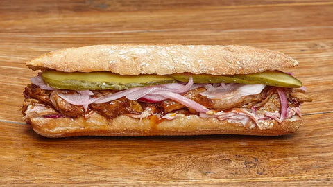 Bocadillo de Cerdo a la Barbacoa con Coleslaw