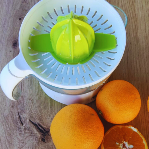 Squeezing freshly picked oranges