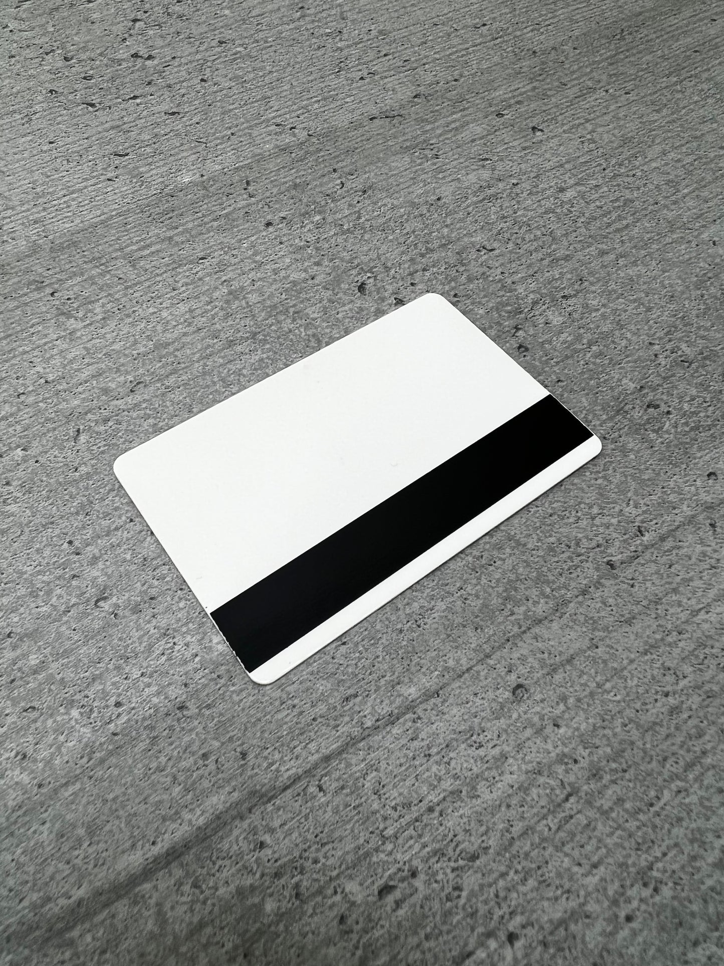 CR80 – plain white paperboard card + mag stripe (100)