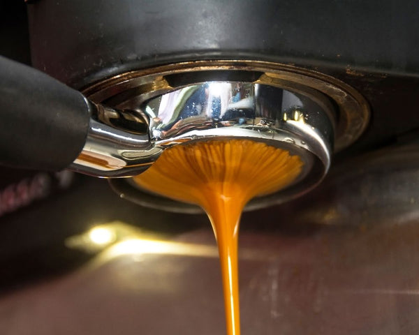 Espresso-Coffee-being-pulled-with-guatemalan-coffee-beans