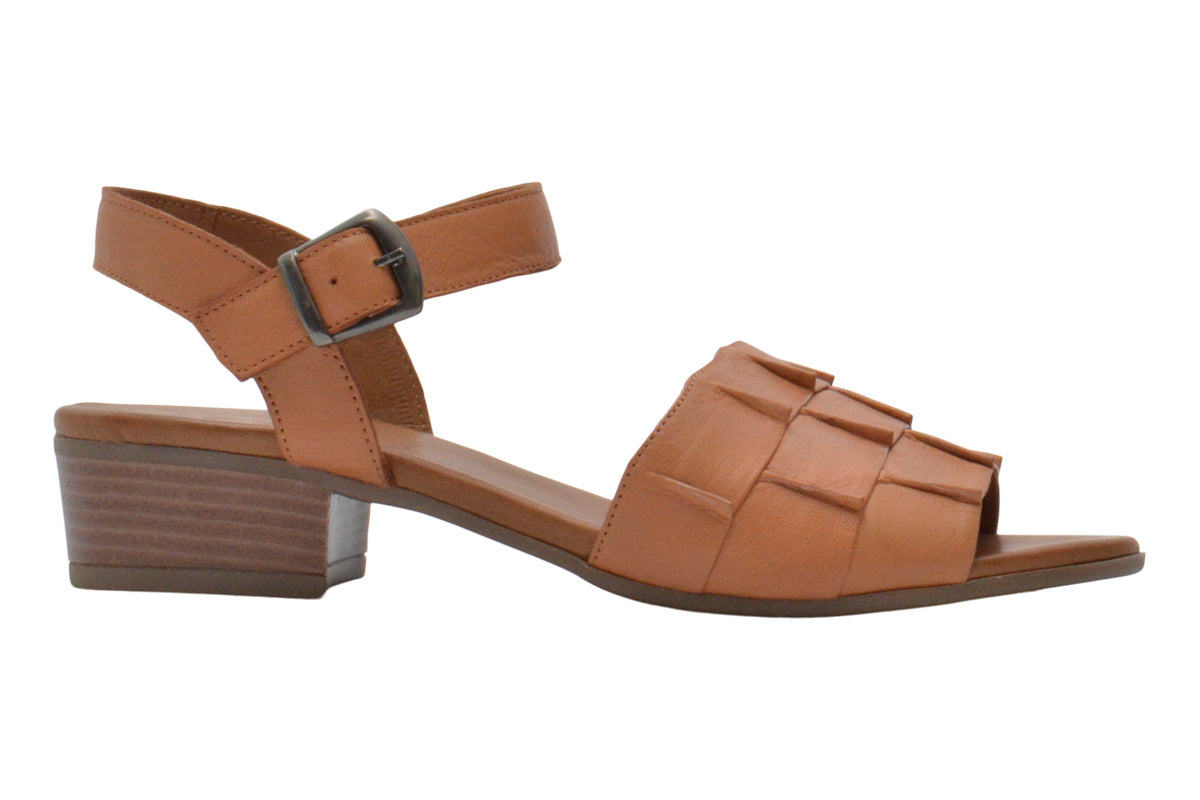 Le Sansa Delphi Tan Womens