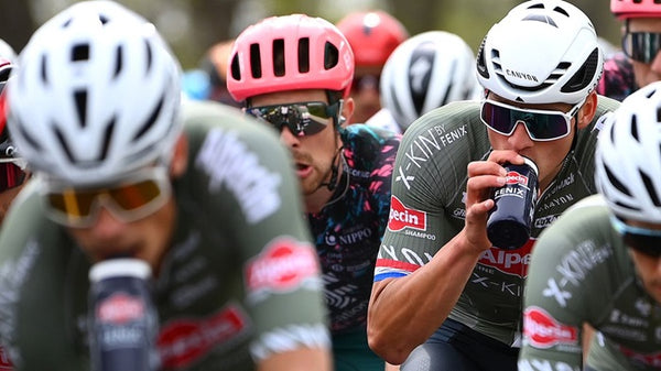 Explorando el vínculo crítico entre los electrolitos y la resistencia en el ciclismo.