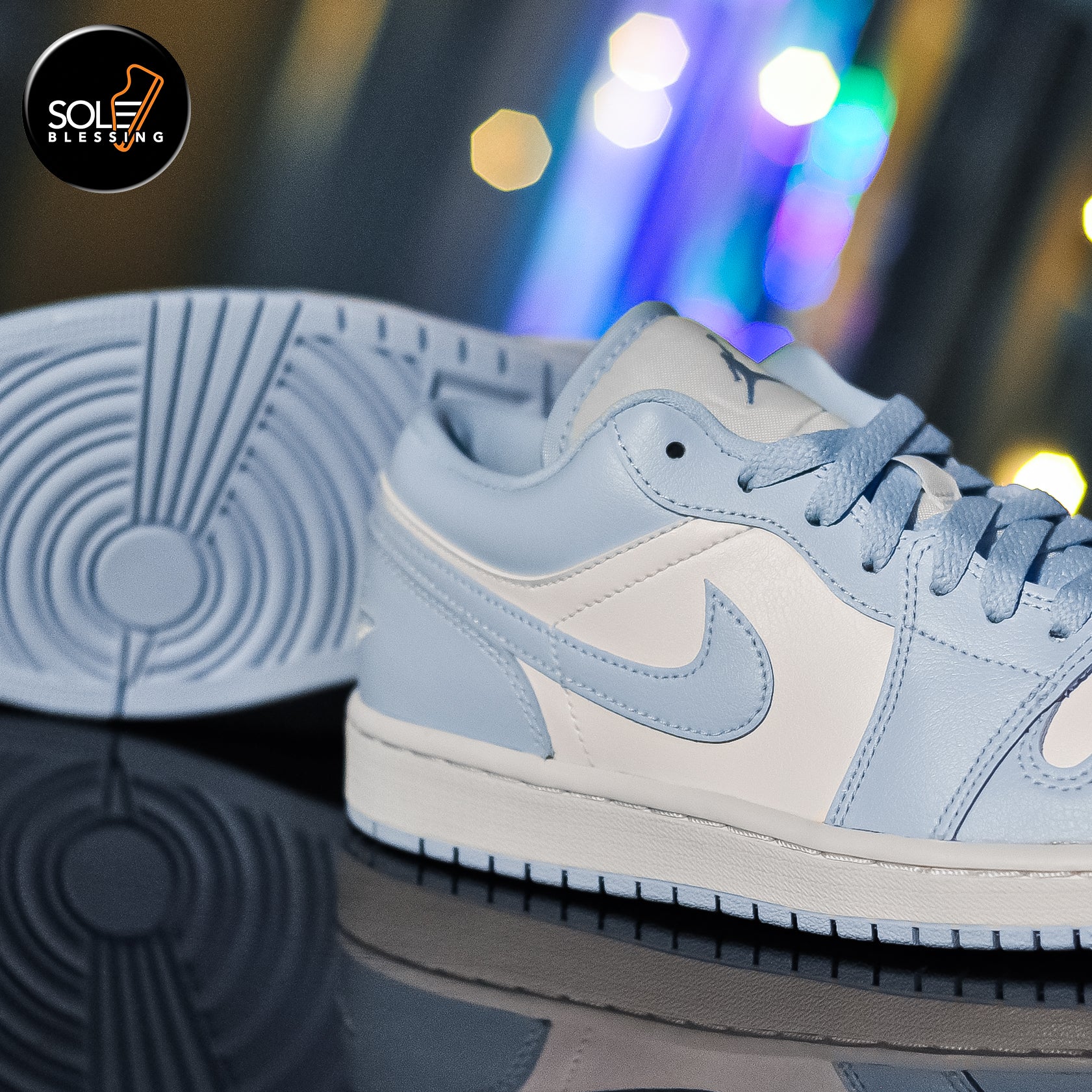 限定価格セール！】 23.5cm Nike WMNS AirJordan1Low GreyBlue