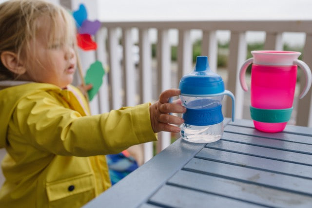 Should a 2 year old drink from a sippy cup? – Minaym
