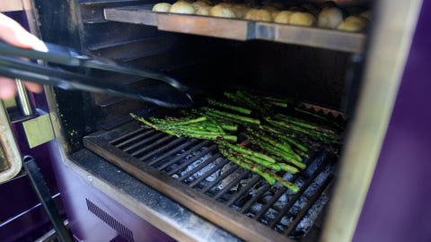 Grilling asparagus in the charlie oven