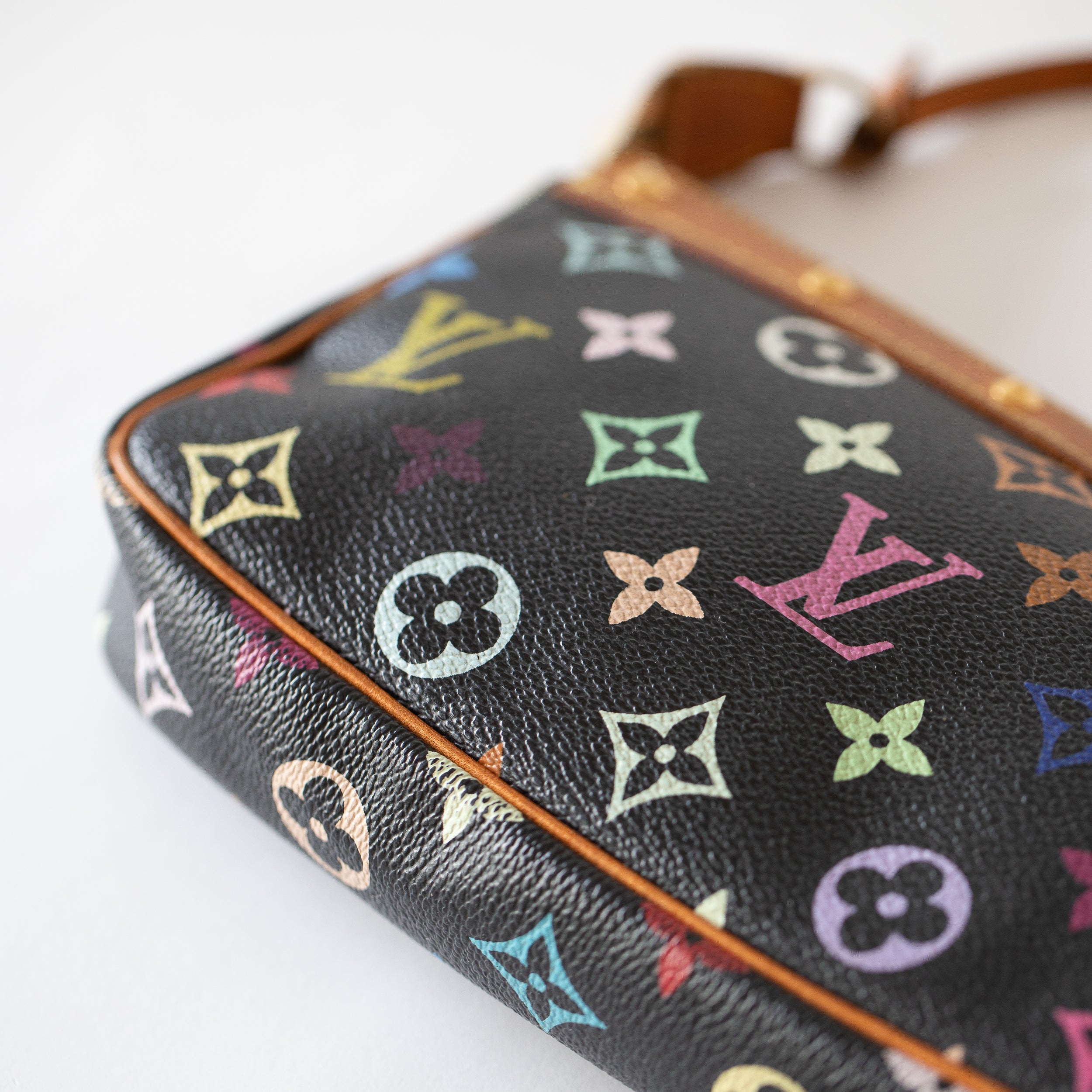 LOUIS VUITTON x Takashi Murakami Pochette  COCOON