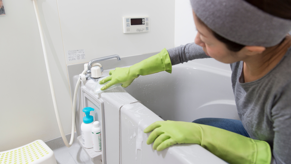 bathroom-cleaning