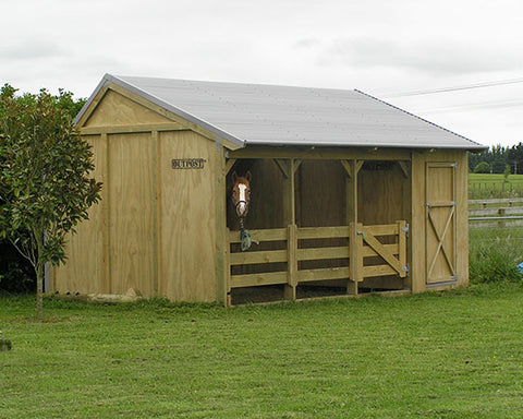 Outpost Holding Stall with Tack Shed