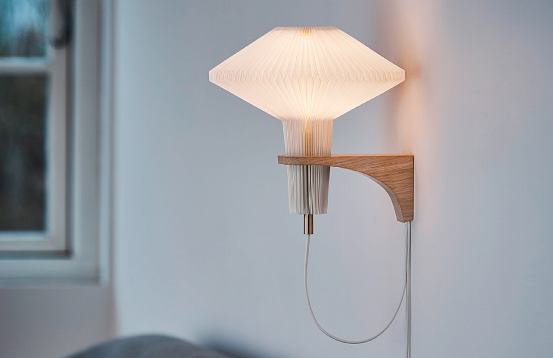 Le Klints populære Mushroom væglampe med plisseskærm