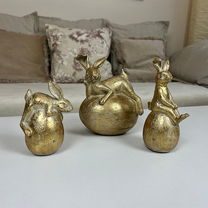 Semina tojáson ülő nyúl dekoráció 15.2cm világos arany