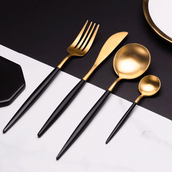 https://cdn.shopify.com/s/files/1/0611/6927/1018/products/Premium_Black_Silverware_Set_1600x.png?v=1637095892