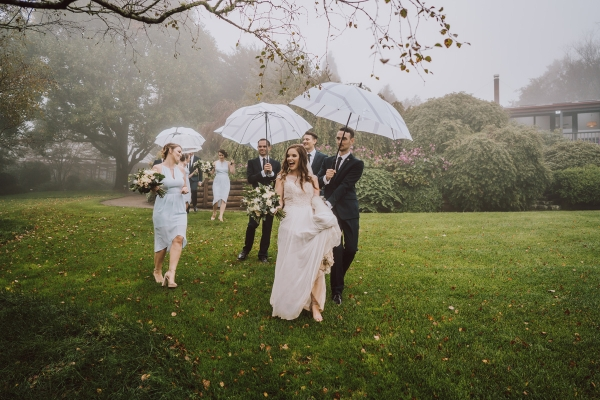 deal with bad weather in rustic outdoor wedding
