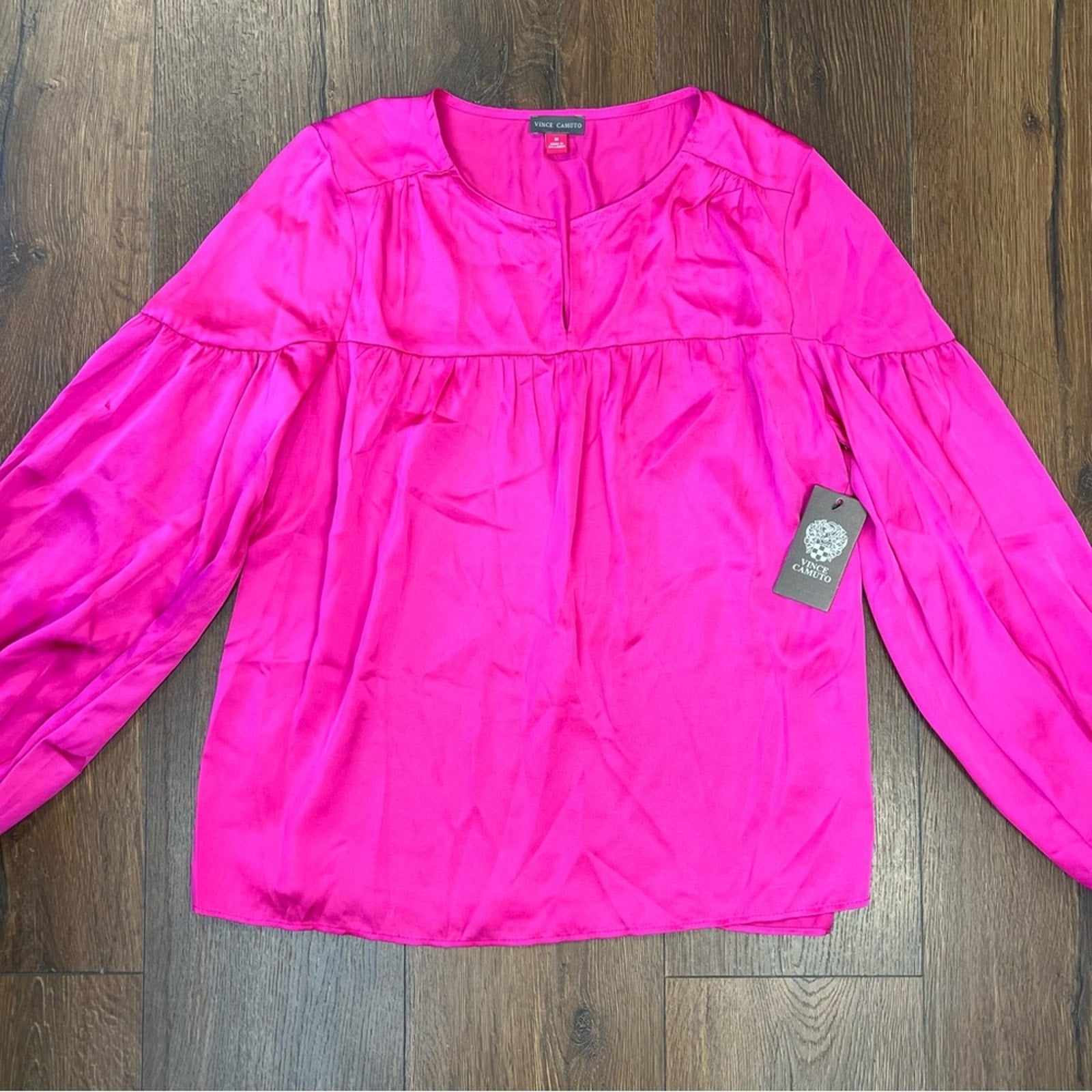 🆕 Vince Camuto, pink satin long sleeve blouse SZ MED