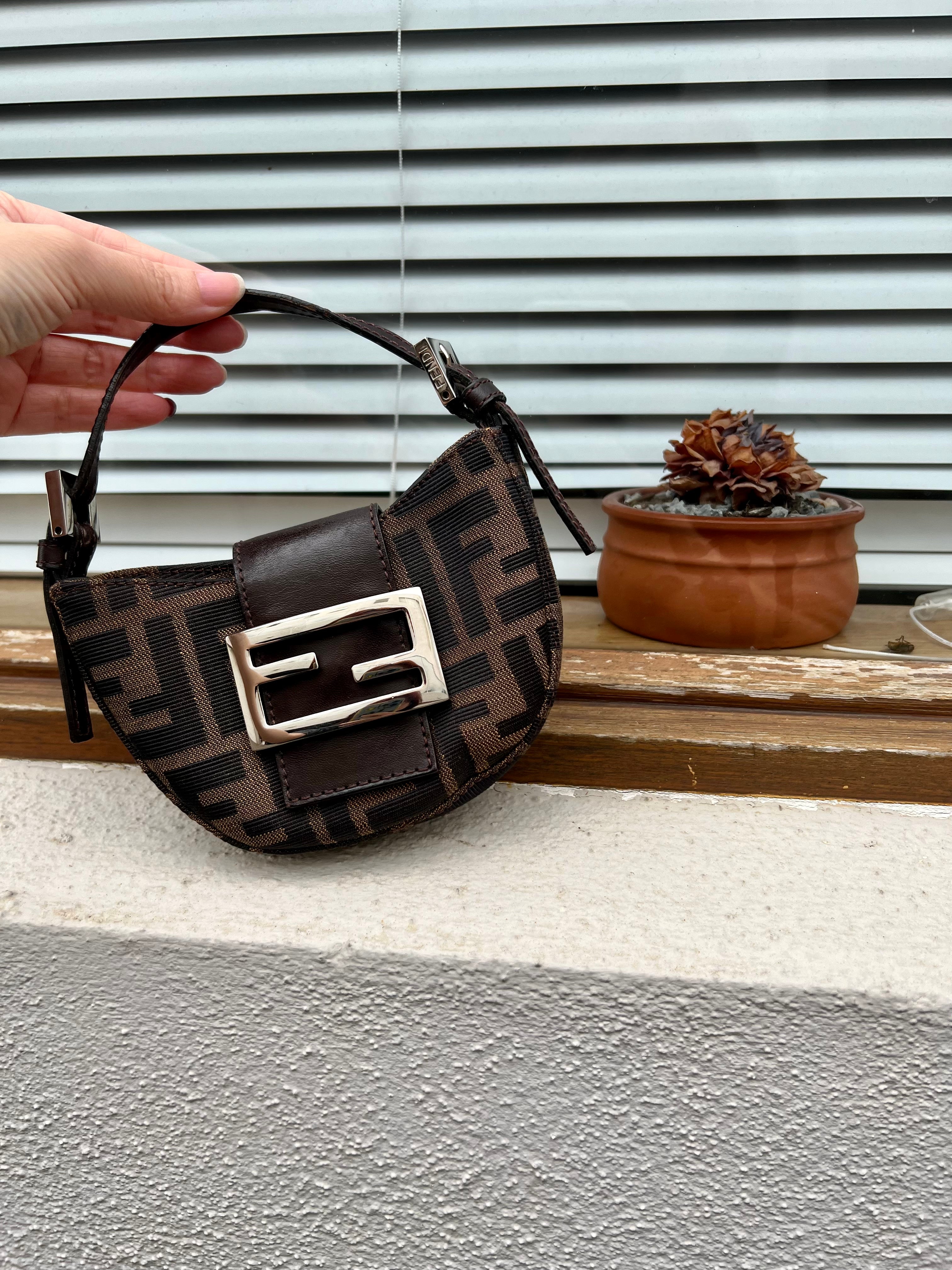 Croissant cloth handbag