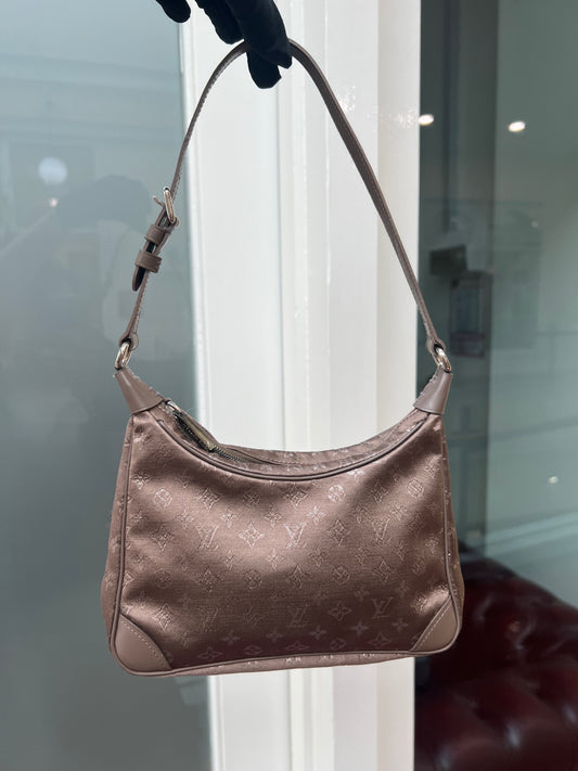 Boulogne silk handbag Louis Vuitton Black in Silk - 20642011