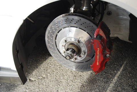 Porsche__911 red brake caliper on disc