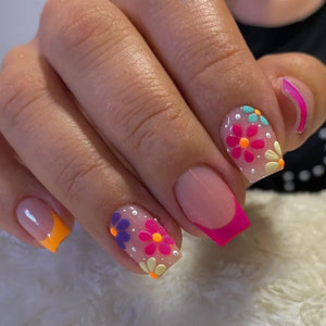 Short nails with flower designs (FREE with $100.00 purchase) - Wardrobe Spot Boutique