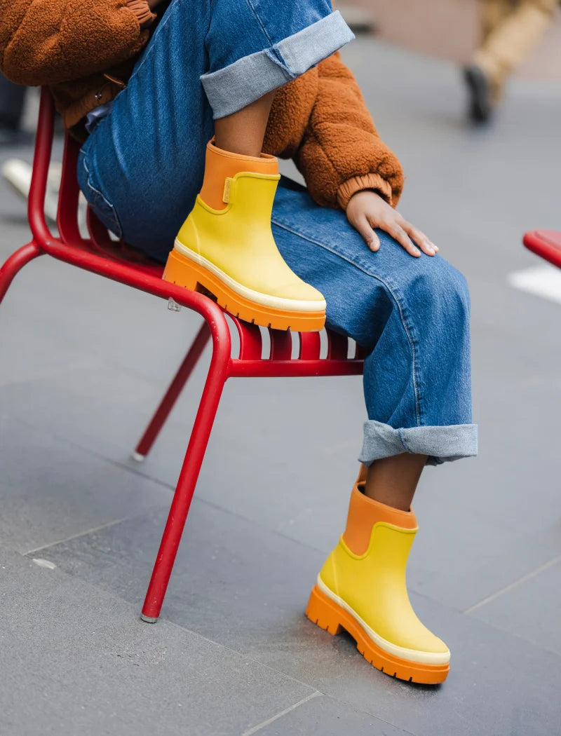 red chair and mustard tullys