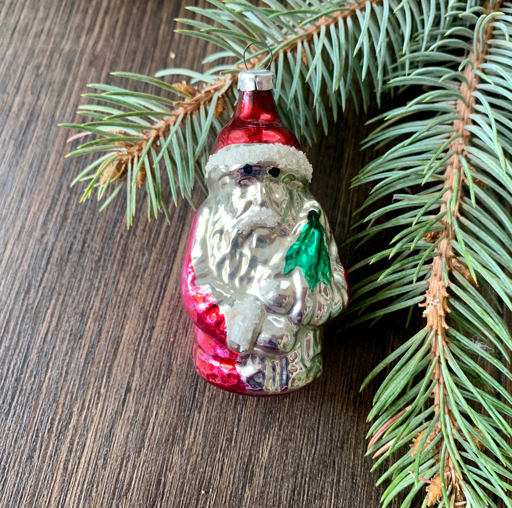 Authentic 1950s christmas decorations for a Vintage Holiday Home