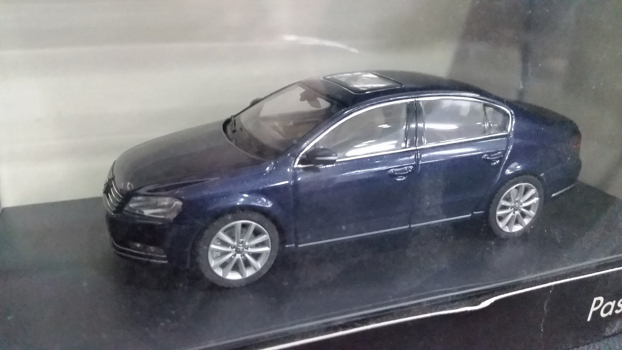 Ricardo Scale Model Store — Schuco 1/43 VW Passat