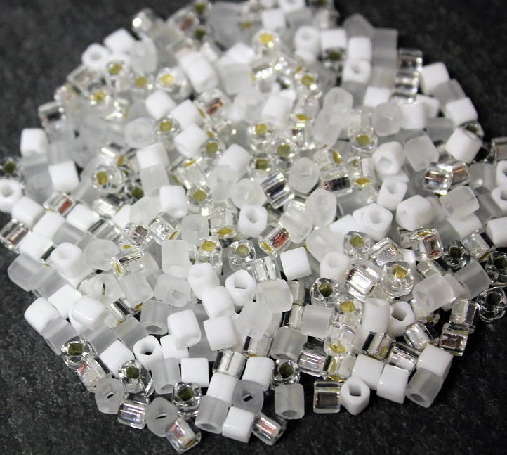 10g Seed Bead Mix ~ Toho 4mm Cubes ~ White & Crystal