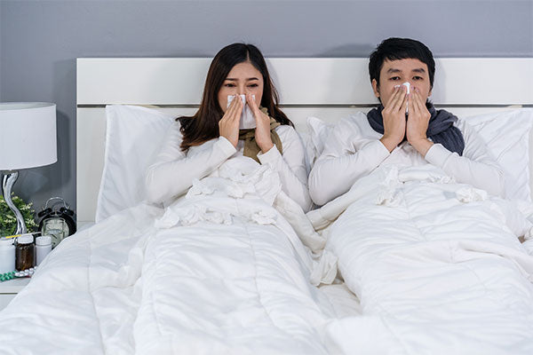 common-cold-and-flu-symptoms-couple-in-bed-sick