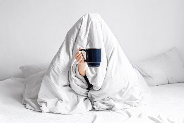 period-insomnia-insomnia-and-period-insomnia-while-pregnant-sleepless-during-pregnancy-women-wrapped-in-duvet-having-coffee