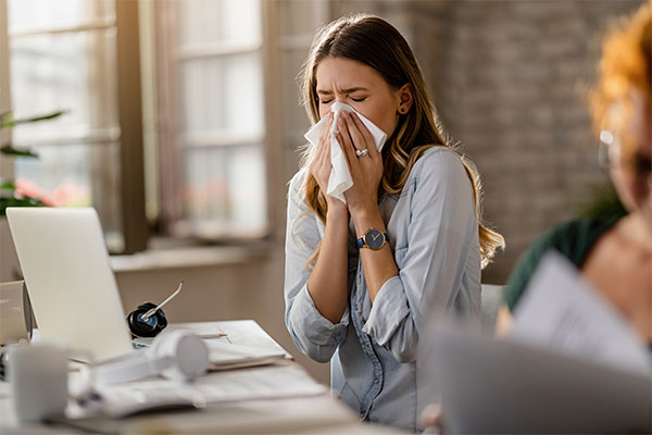 hay-fever-seasonal-allergies-pollen-count-hayfever-and-allergy-symptoms-herbal-hayfever-relief-hayfever-help-hayfever-symptoms-fever-women-having-fever-and-sneezing