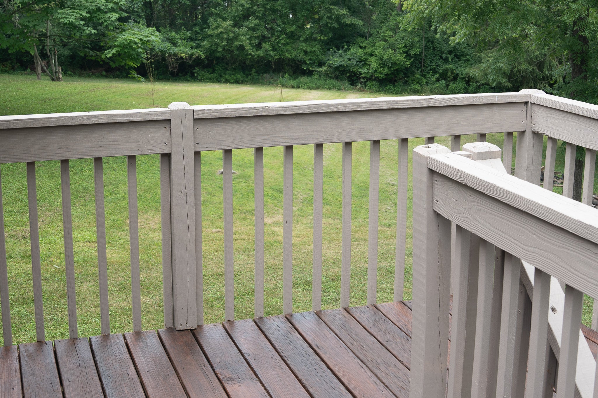 solid color deck stain on wood posts