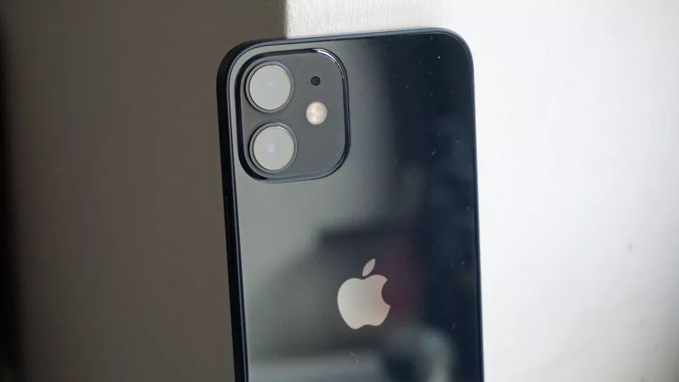 iPhone 12 mini vs iphone se 2022 camera