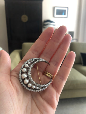 Crescent moon shaped brooch made of diamonds