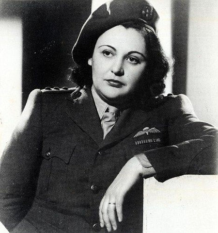Black and white photo of Nancy Wake in uniform