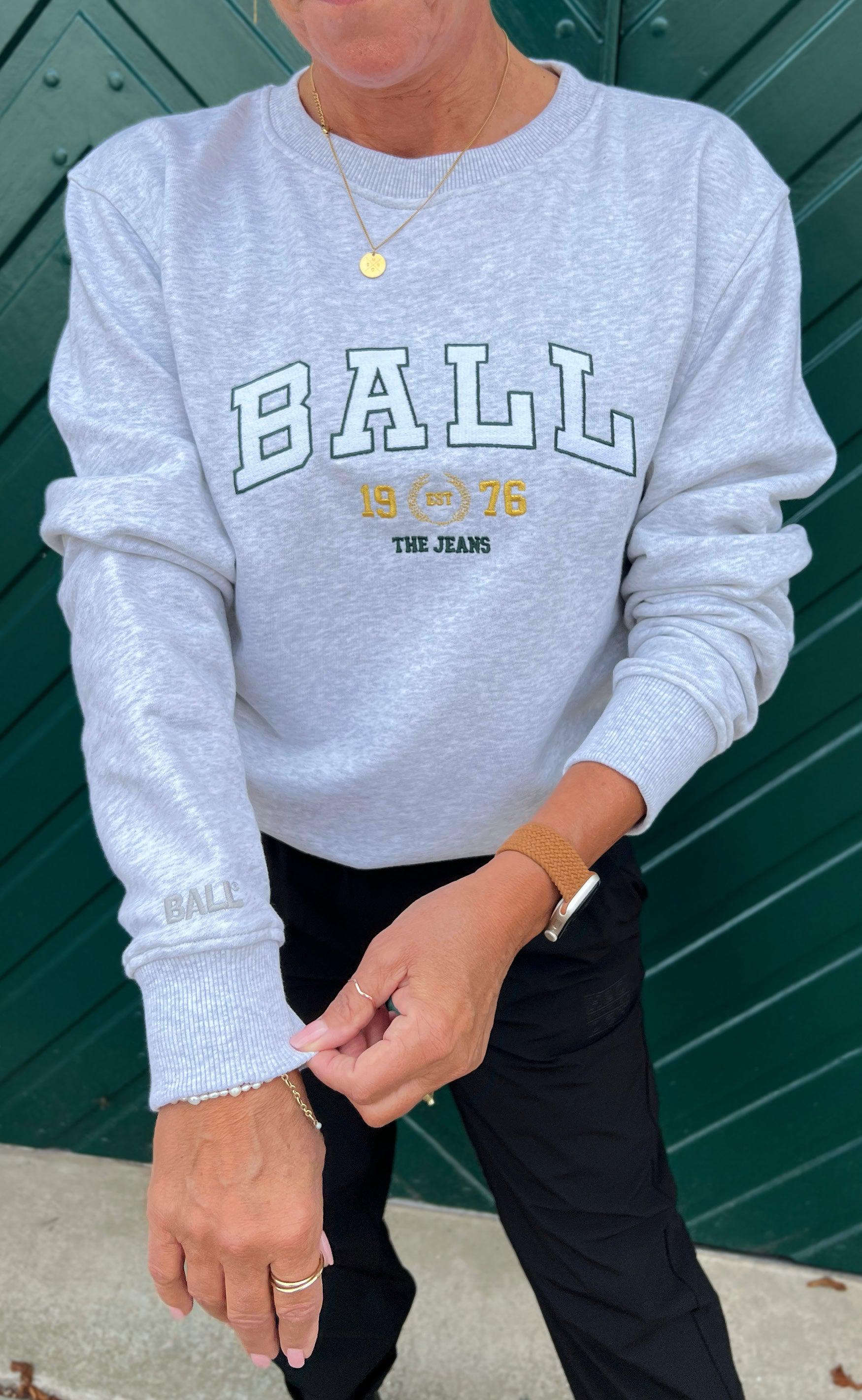 Se BALL Original Sweatshirt - L. Taylor - White Melange hos Fashionbystrand