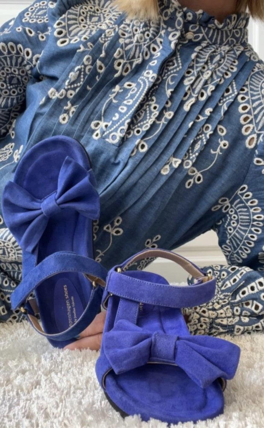 Se Copenhagen Shoes Sandaler By Josefine Valentin - Sky And Diamonds Suede - Electric Blue hos Fashionbystrand