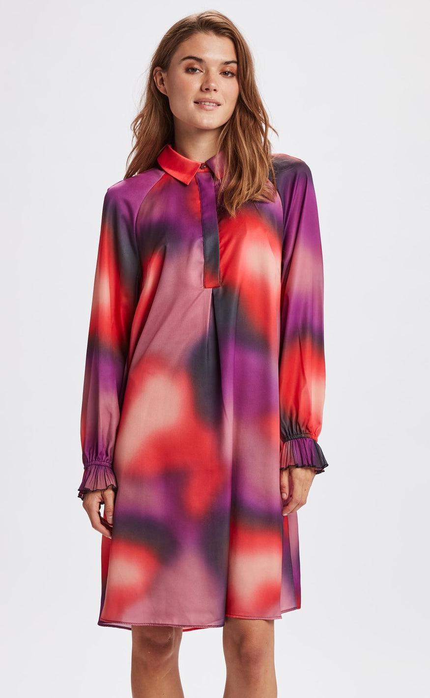 Se Nümph Kjole - Ulrike - Vibrant Orchid hos Fashionbystrand