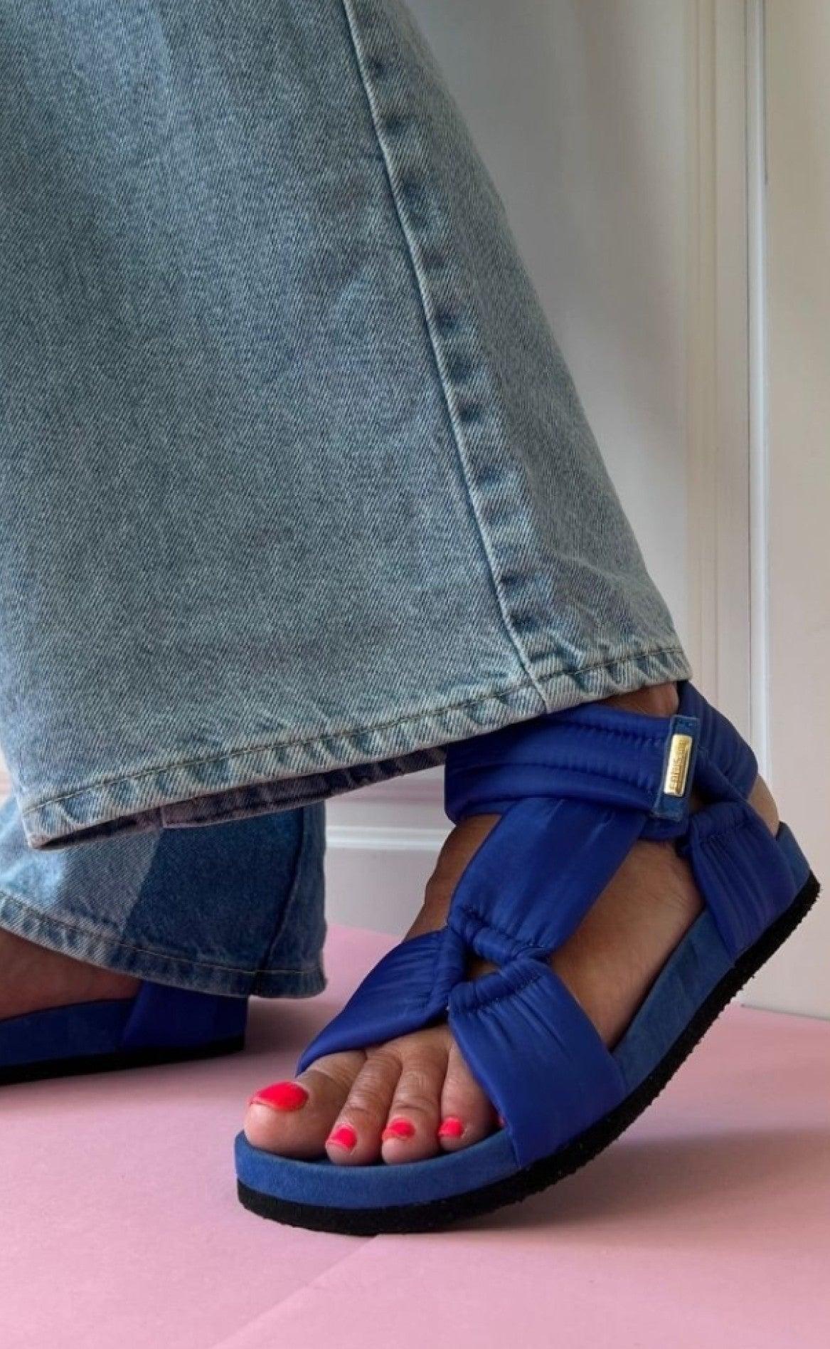 Se Copenhagen Shoes Sandaler - Carrie - Electric Blue hos Fashionbystrand