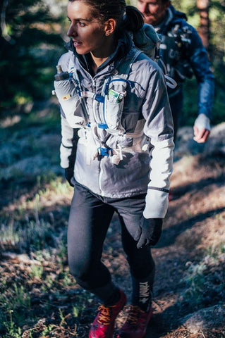 running-vests-woman-wearing-fastpack