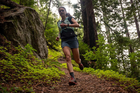 running-vest-running-on-trail