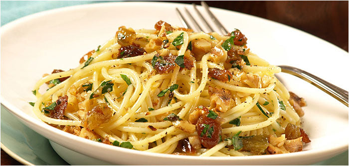 Neapolitan Spaghetti with Walnuts, Garlic and Raisins – Amore